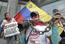 La justicia suelta periodistas, la represión los encierra
