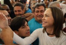 «Estoy aquí. Con ustedes»: María Corina Machado regresa a Venezuela tras casi 10 meses en el exilio